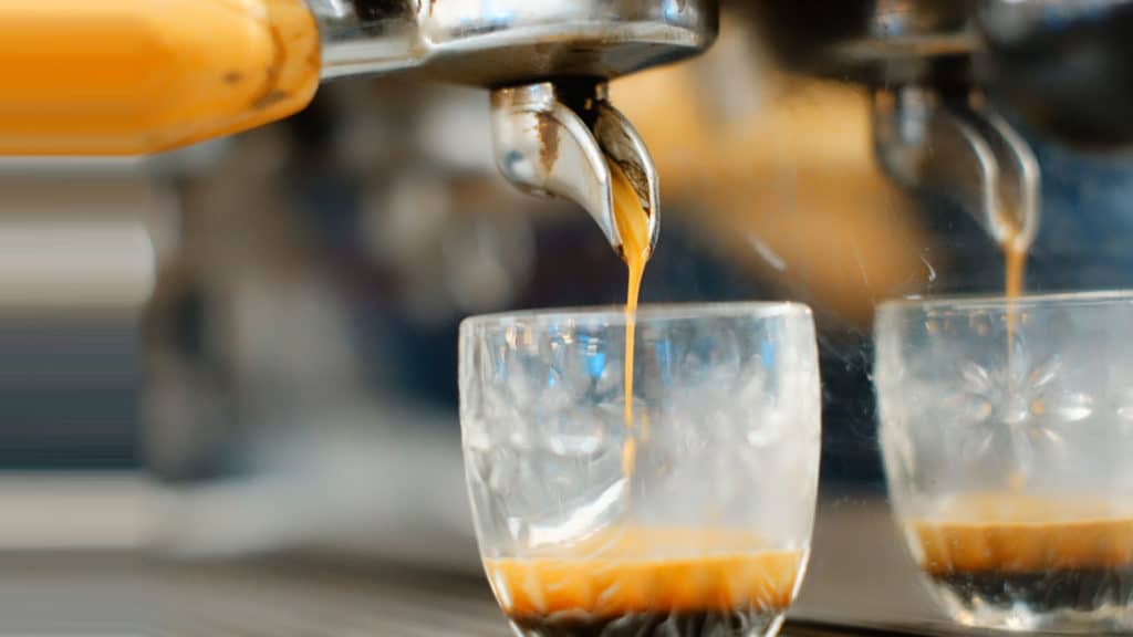 Machine à café levier : les meilleures machines à espresso ou machines à expresso, les 2termes sont justes et cousins, voir article ci-dessous